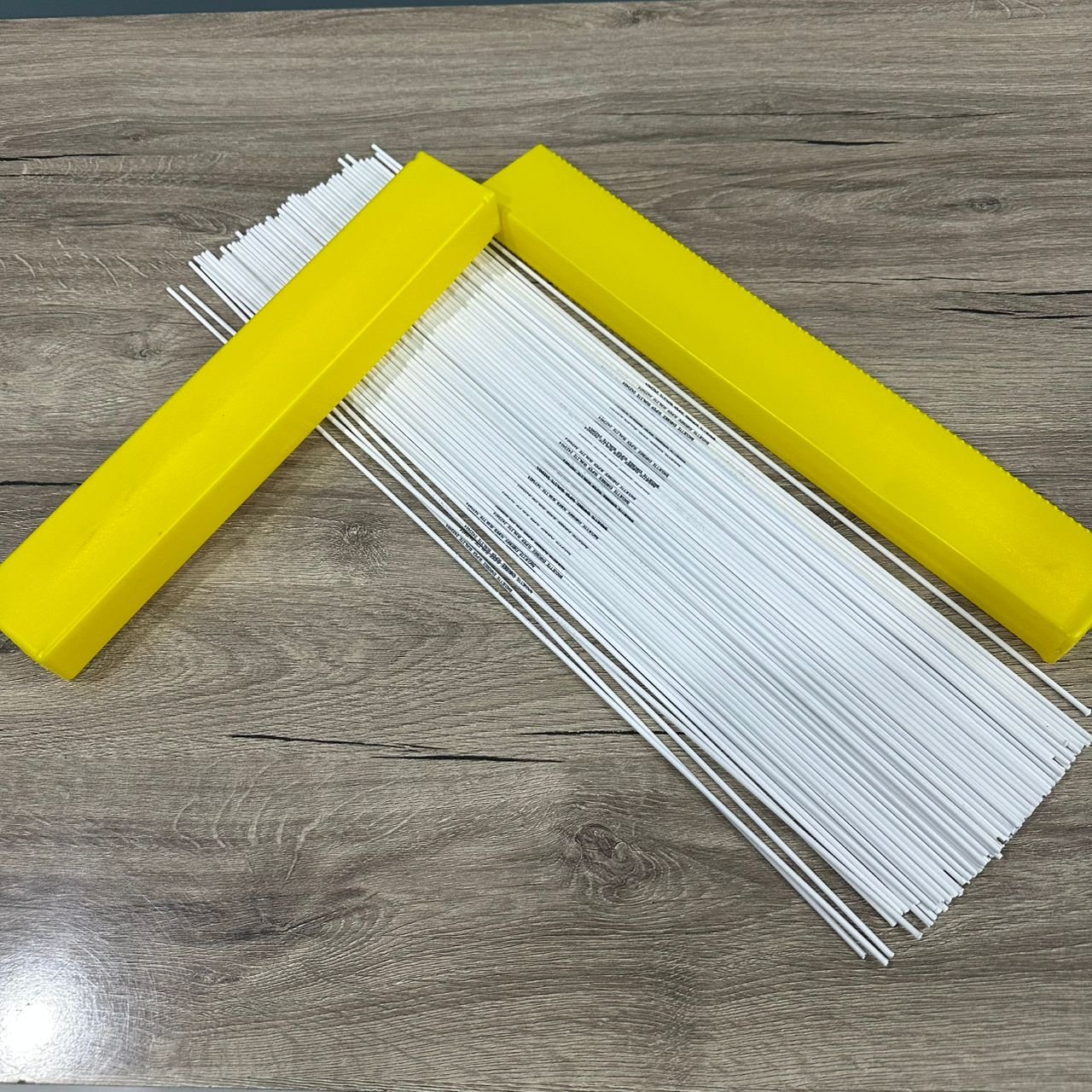 BOITE 1KG 107-110BAGUETTES ARGENT 20 Pourcent ENROBEE DE SOUDURE SUPER QUALITIE MADE IN SPAIN (Jaune)